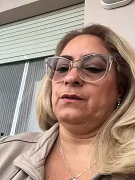 Snapshot of x_elena_x chatting on 25, 2, 2025 x elena x online show from 25, 2, 2025