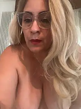 Snapshot of x_elena_x chatting on 26, 2, 2025 x elena x online show from 26, 2, 2025