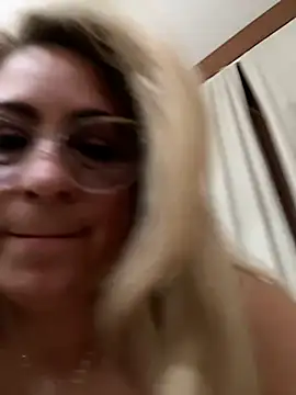 Snapshot of x_elena_x chatting on 10, 3, 2025 x elena x online show from 10, 3, 2025