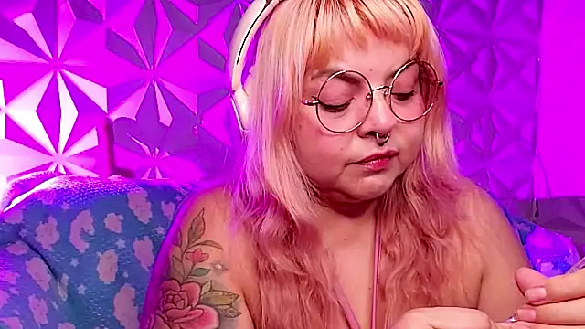 Satyn doll online show from 7, 4, 2026