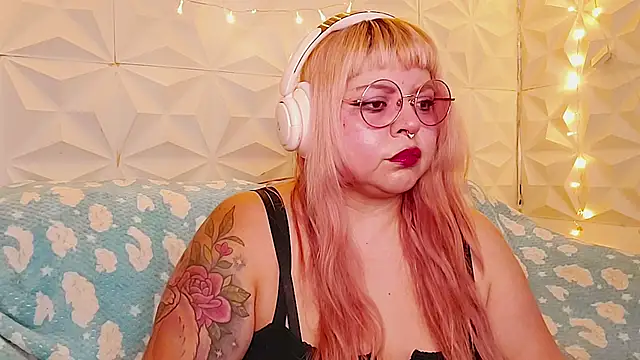 Satyn doll online show from 20, 5, 2026