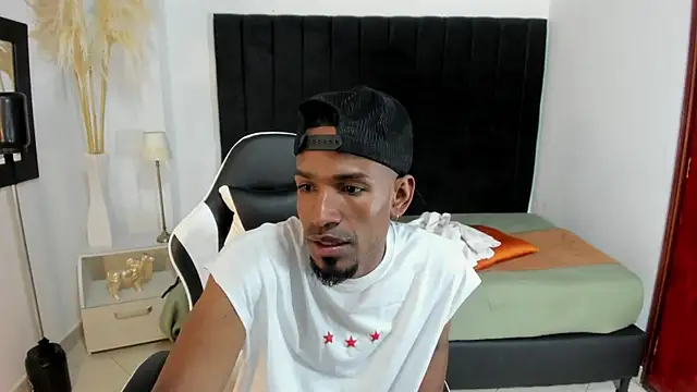 Snapshot of anhtony_wayans chatting on 8, 11, 2025 anhtony wayans online show from 8, 11, 2025