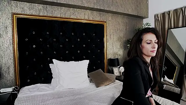 Snapshot of LisaCroft chatting on 28, 2, 2025 LisaCroft online show from 28, 2, 2025
