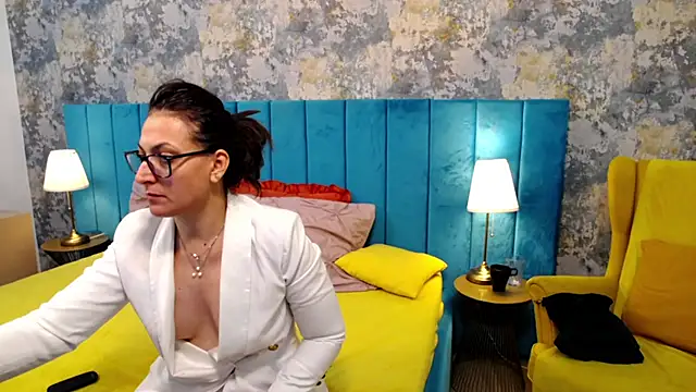 Snapshot of LisaCroft chatting on 2, 10, 2025 LisaCroft online show from 2, 10, 2025