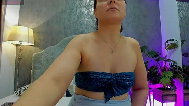 Snapshot of LisaCroft chatting on 5, 2, 2026 LisaCroft online show from 5, 2, 2026