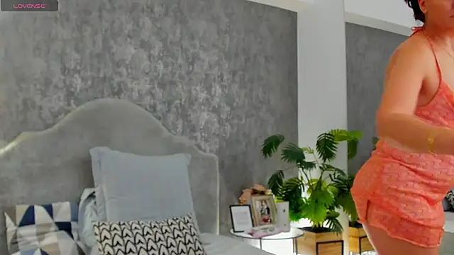 Snapshot of LisaCroft chatting on 27, 2, 2026 LisaCroft online show from 27, 2, 2026