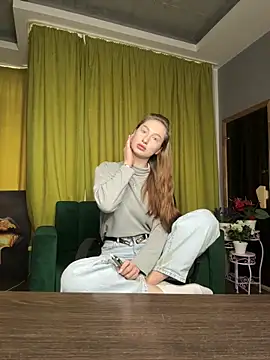 AlicaFoxis  online show from 19, 4, 2026