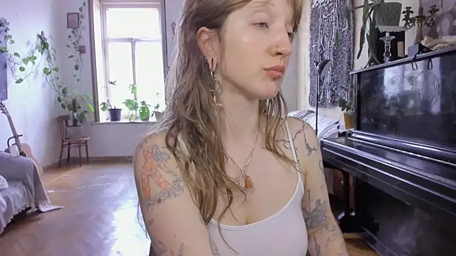 Snapshot of Miranda2_0 chatting on 5, 4, 2026 Miranda2 0 online show from 5, 4, 2026