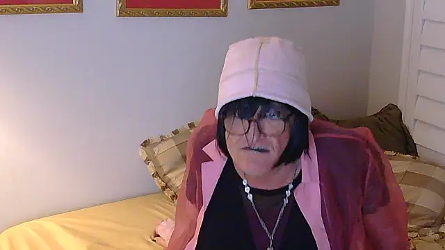 Snapshot of HelloKittyLapDog chatting on 6, 5, 2026 HelloKittyLapDog online show from 6, 5, 2026
