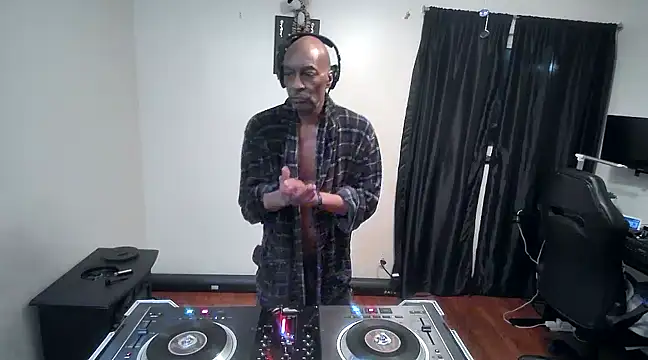 longdick4you8686 online show from 7, 1, 2025