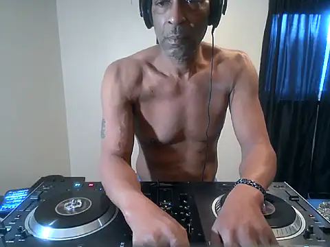 longdick4you8686 online show from 13, 2, 2025