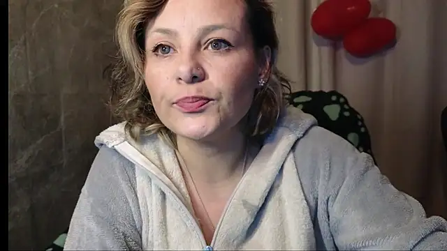 Snapshot of dagny-jo chatting on 8, 3, 2025 dagny-jo online show from 8, 3, 2025