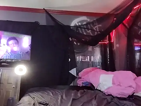 Snapshot of LiaNicolePink chatting on 4, 1, 2025 LiaNicolePink online show from 4, 1, 2025