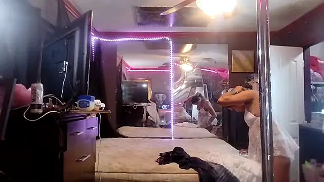 Snapshot of LiaNicolePink chatting on 21, 1, 2025 LiaNicolePink online show from 21, 1, 2025