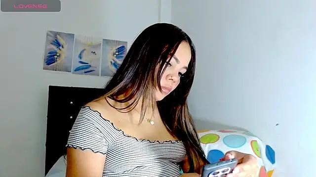 Snapshot of Kylie_loveee chatting on 22, 10, 2025 Kylie loveee online show from 22, 10, 2025