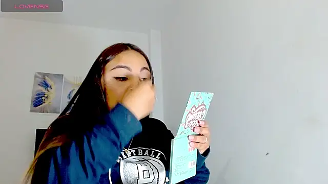 Snapshot of Kylie_loveee chatting on 29, 10, 2025 Kylie loveee online show from 29, 10, 2025