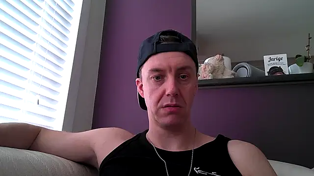 Snapshot of ploki2180 chatting on 9, 3, 2025 ploki2180 online show from 9, 3, 2025