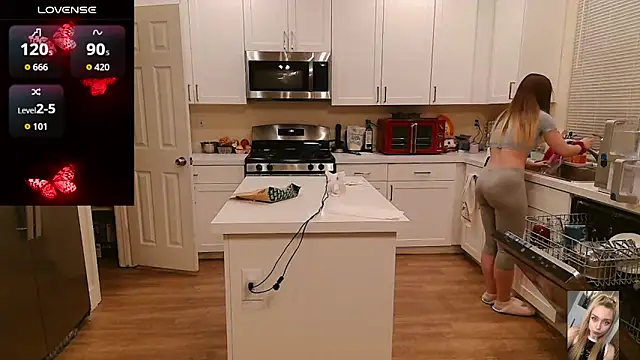 Snapshot of Blondiewithanass chatting on 8, 4, 2026 Blondiewithanass online show from 8, 4, 2026