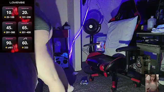 Snapshot of Blondiewithanass chatting on 8, 4, 2026 Blondiewithanass online show from 8, 4, 2026