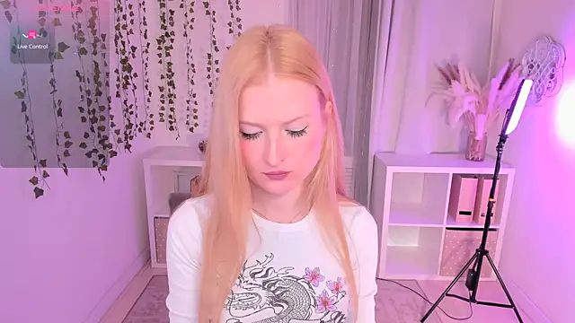 Laly Peach online show from 23, 12, 2024