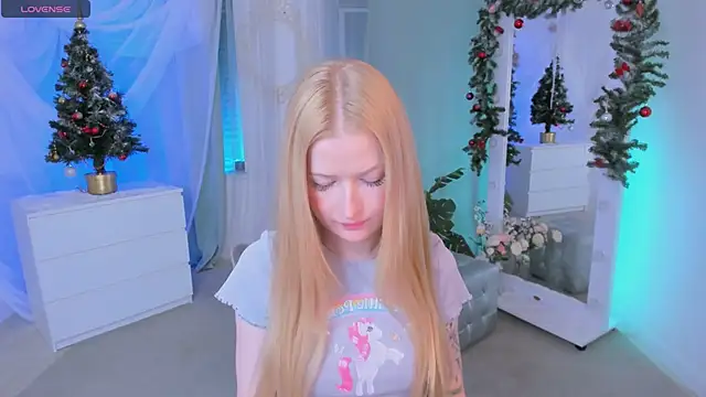 Laly Peach online show from 6, 1, 2025