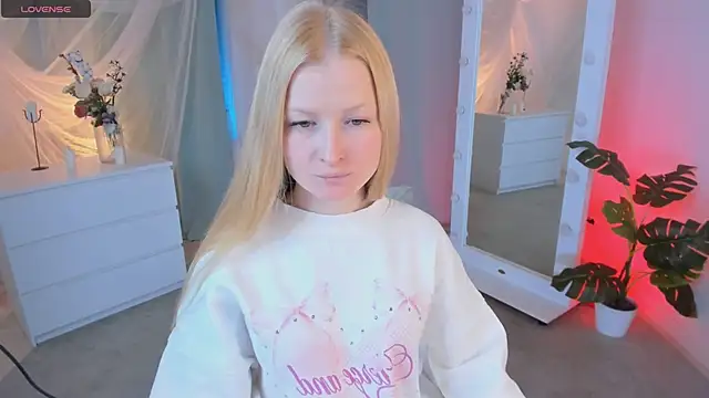 Laly Peach online show from 26, 1, 2025