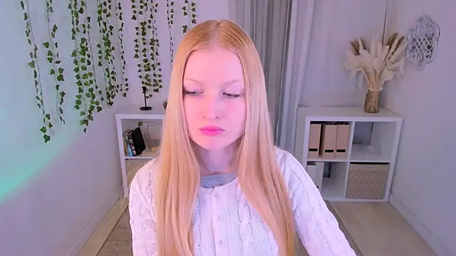 Laly Peach online show from 27, 2, 2025