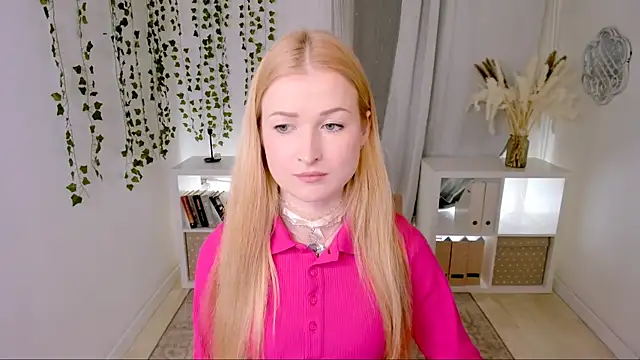 Laly Peach online show from 18, 3, 2025