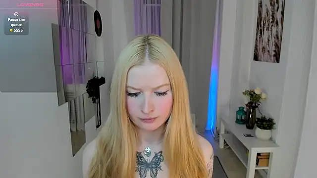 Laly Peach online show from 20, 9, 2025