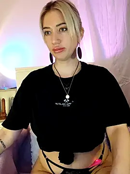 Snapshot of Fuck-Gina chatting on 27, 4, 2026 Fuck-Gina online show from 27, 4, 2026