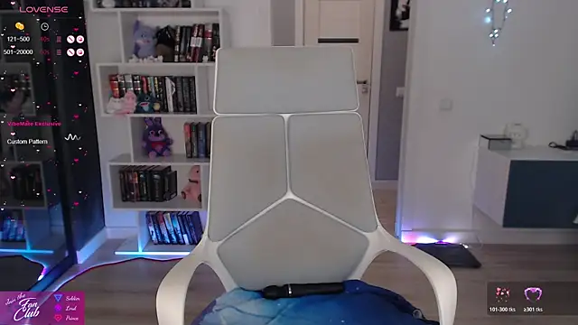 Emma Bryan online show from 25, 10, 2025