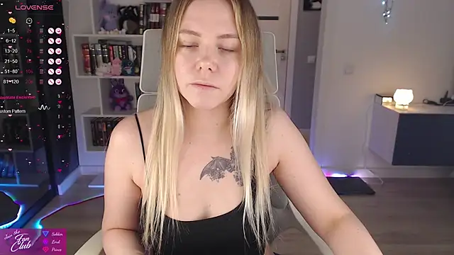 Emma Bryan online show from 28, 11, 2025