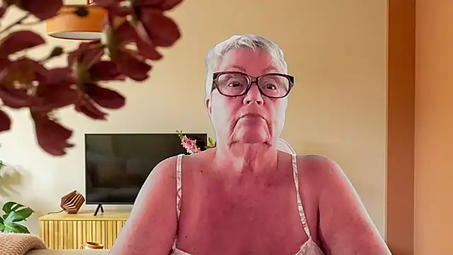 GrannyChrissy68 online show from 7, 2, 2026