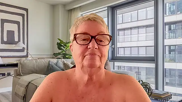 Snapshot of GrannyChrissy68 chatting on 5, 4, 2026 GrannyChrissy68 online show from 5, 4, 2026
