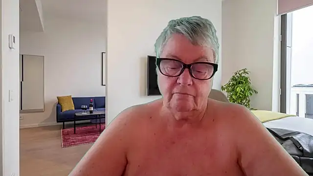 GrannyChrissy68 online show from 31, 5, 2026