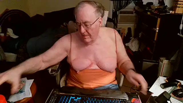 Snapshot of Toastir chatting on 16, 2, 2026 Toastir online show from 16, 2, 2026