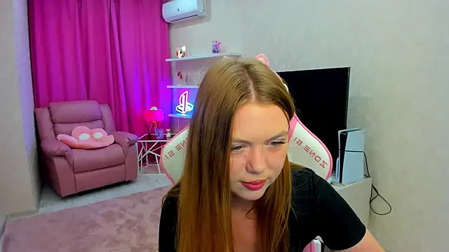 Strawberrye online show from 15, 11, 2025