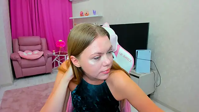 Strawberrye online show from 12, 2, 2026