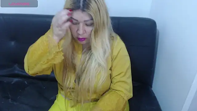 Dulce-Bella online show from 2, 3, 2025