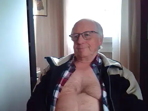 Snapshot of johnjohn622662 chatting on 12, 3, 2025 johnjohn622662 online show from 12, 3, 2025