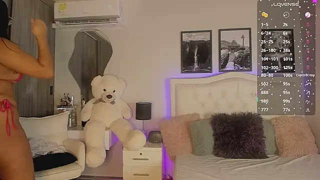 Snapshot of Rubyross21 chatting on 14, 2, 2025 Rubyross21 online show from 14, 2, 2025