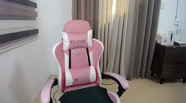 Bombshell Ashy online show from 12, 3, 2025