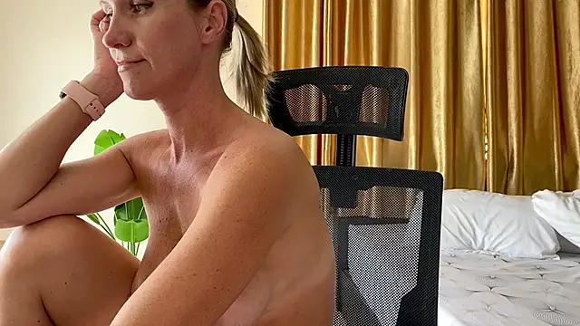 Snapshot of KatnessHot chatting on 2, 2, 2025 KatnessHot online show from 2, 2, 2025