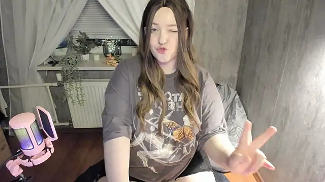 Sophia Edwards online show from 1, 2, 2025