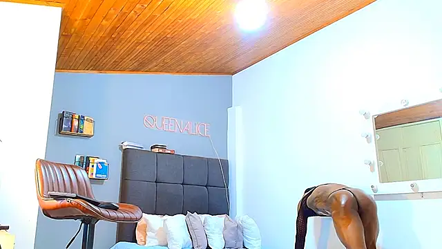 queenaliice online show from 28, 2, 2026