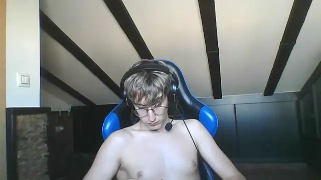 Troycm online show from 22, 4, 2026