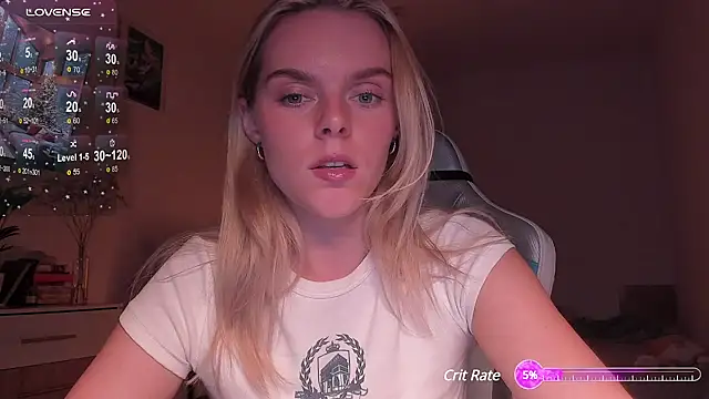 Snapshot of CharliSweet chatting on 19, 12, 2024 CharliSweet online show from 19, 12, 2024