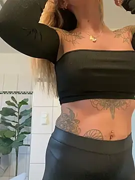 Snapshot of Etwas_neugierig chatting on 10, 12, 2024 Etwas neugierig online show from 10, 12, 2024