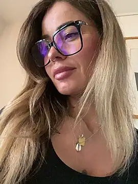 Snapshot of Etwas_neugierig chatting on 19, 12, 2024 Etwas neugierig online show from 19, 12, 2024