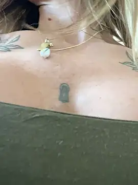 Snapshot of Etwas_neugierig chatting on 5, 3, 2025 Etwas neugierig online show from 5, 3, 2025